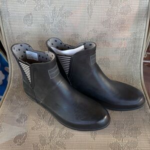 London Fog black piccadilly rain boots Size 10